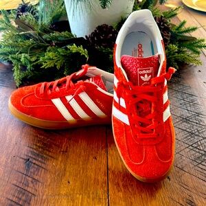 Like new gazelle, Red suede Adidas